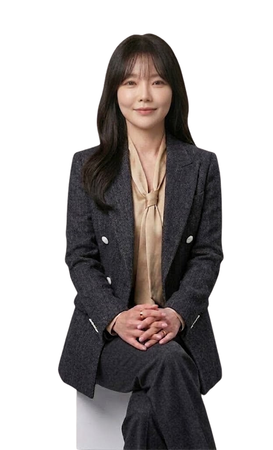 Eunbyeol Hong, founder of SH&StarGlobal, seated in a dark suit